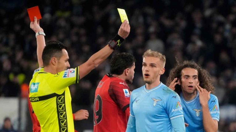 Berkas:Second yellow card to red.jpg